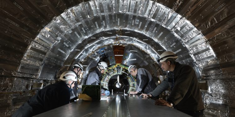 На 100 метра под земята