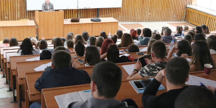 Броят на студентите ще расте до 2028 г.