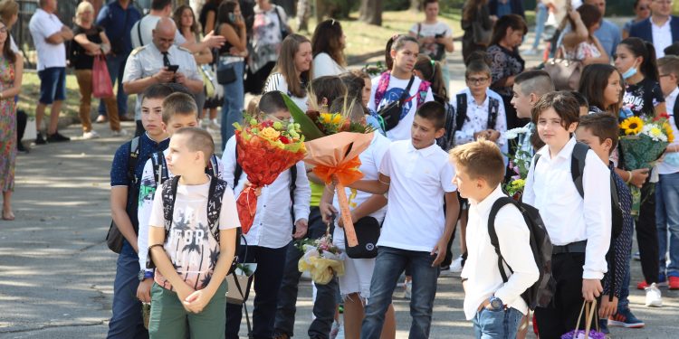 Първият звънец на  7 септември от 2023-а