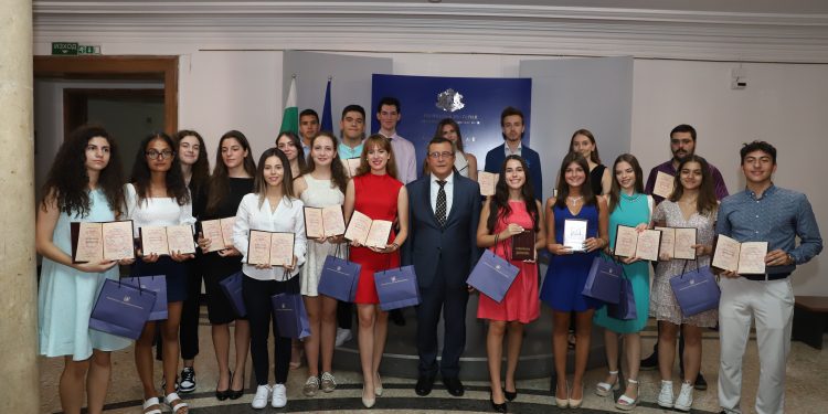 Топ отличниците на България