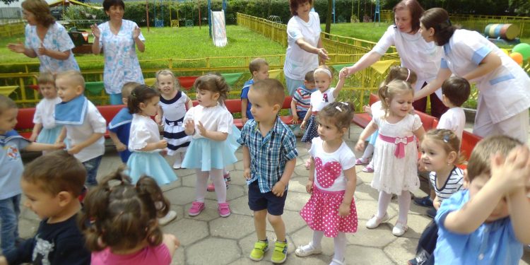 Поне 50% от децата под 3 години – на ясли до 2030-а