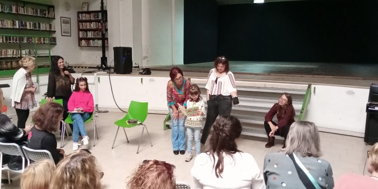 Предлагат адаптирани програми по литература зад граница