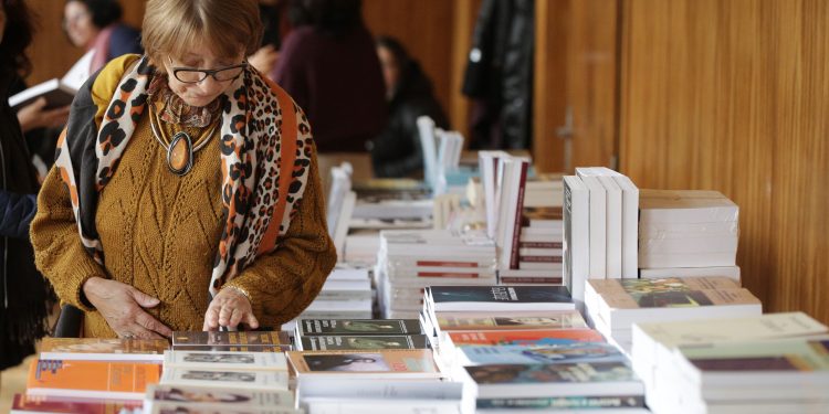 25 заглавия от Института  за литература