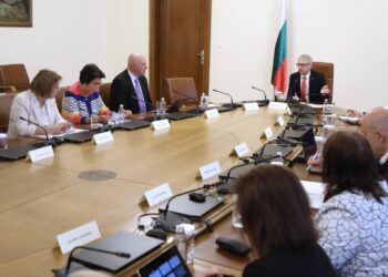 Подготвят 84 психолози за борба с наркотиците в училищата