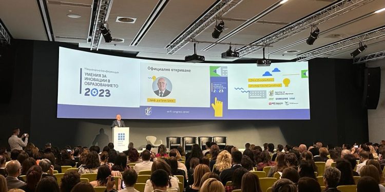 Как да променим педагозите и образованието на XXI век