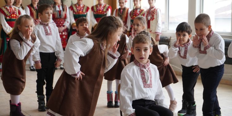 Разложката професионалната гимназия „Никола Стойчев“ отпразнува 55 години