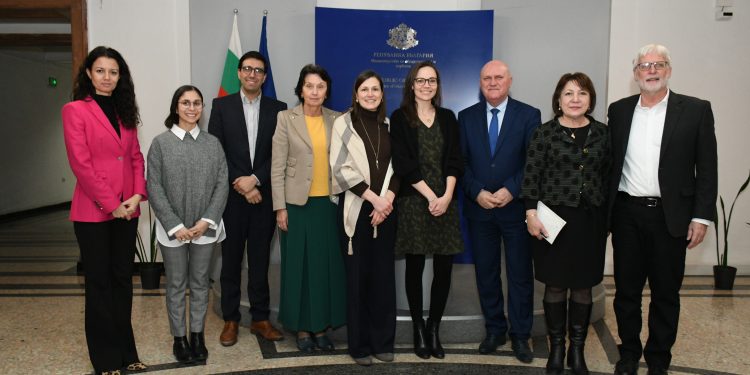 Мисия на ОИСР оцени положително постигнатото в сферата на образованието