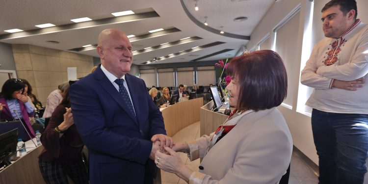 Министър Цоков: За позитивна образователна среда трябват благополучни учители