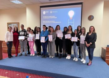 Учителите няма да бъдат изместени