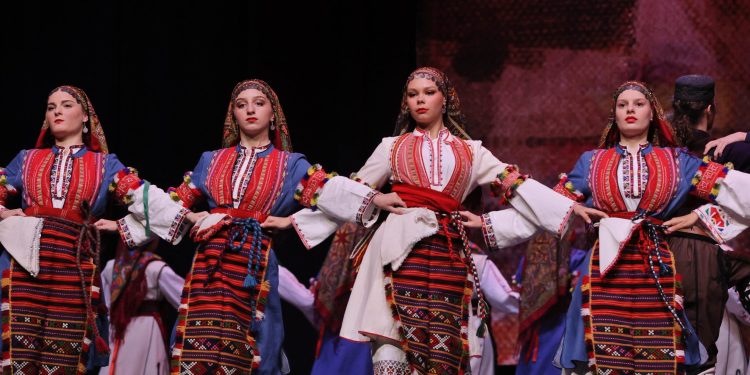 Снимка на броя: Концерт-спектакъл „Три пъти мери, един път режи“