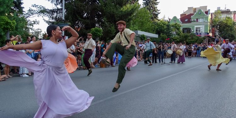Велико Търново танцува