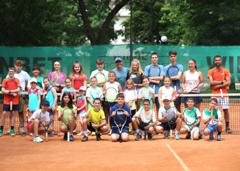 Тенис навсякъде със Сесил Каратанчева