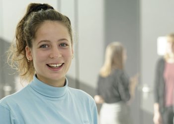 Ученици от неделното ни училище в Саарбрюкен с филм за България