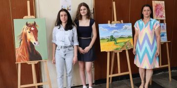 Две ученички от Ардино със самостоятелна изложба