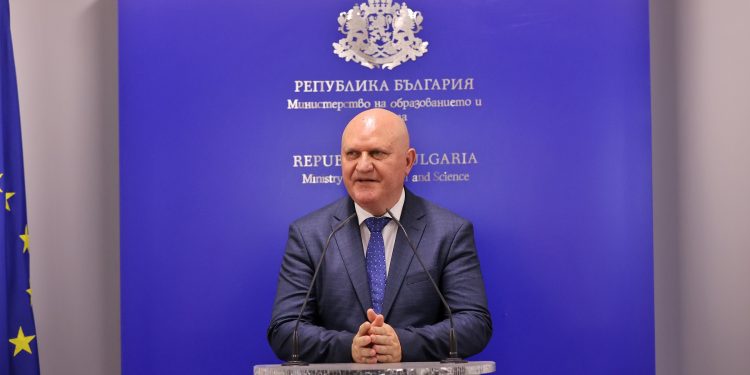 Приветствие на служебния министър на образованието и науката проф. Галин Цоков по случай 5 октомври – Международния ден на учителя