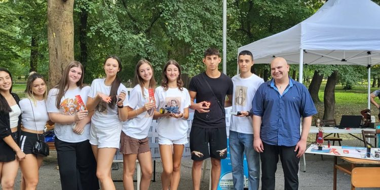 Динко Динев заедно със свои ученици