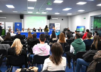 Хакатон събира студенти от три висши училища