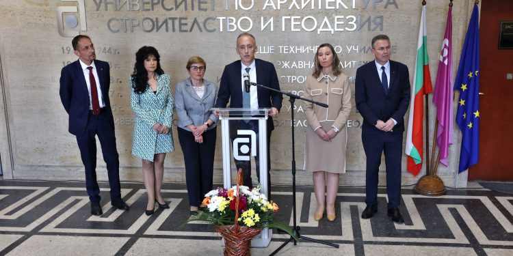 Министърът на образованието и науката Красимир Вълчев обсъди с ректори на технически висши училища мерки за повишаване на интереса към тях и към важни за икономиката специалности, както и план-приема в тези университети