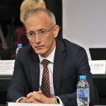 Българското образование е светско и ще остане такова, но същевременно трябва да дадем на децата си знания и умения, благодарение на които да опознаят собственото си минало идентичност и да развият критериите за добро и зло, заяви министърът на образованието и науката Красимир Вълчев на дискусия, посветена на изучаването на добродетели и религии в българските училища