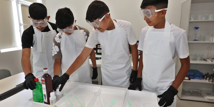 Млади изследователи и арт изобретатели