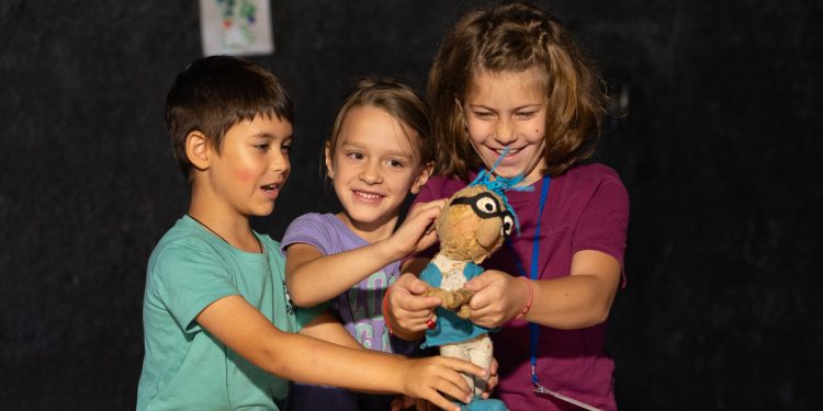 Снимка на броя: „Пътят към сцената“