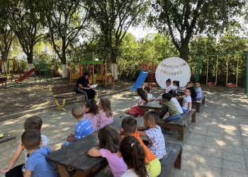 Сто ученици от Бургас се включват в „Прочети ми приказка“