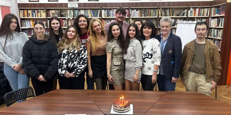 Училищният психолог подкрепя всички ученици