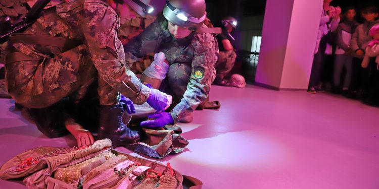 Снимка на броя: На гости в тренировъчния център на ВМА