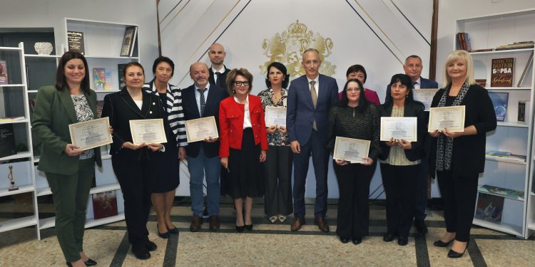 Десет учители с наградата „Константин Величков“ за принос към образованието