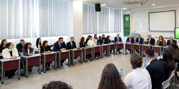 Президентът Румен Радев се срещна със студенти от Варненския свободен университет