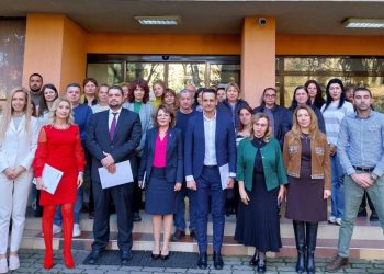 Близо 400 учители се включват в специализирани курсове за практически умения