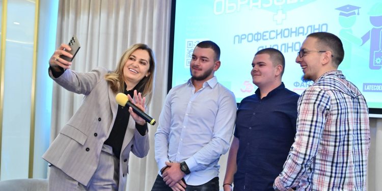 Дуалното дава възможности