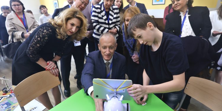 В столичното 18. СУ „Уилям Гладстон“ откриха новата училищна STEAM среда под мотото „Безкрайност в развитието“