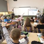 Университетски преподаватели и учители споделят опит, положителни практики и методи в майсторския клас "Преподаване, насочено към четивната математическа грамотност на учениците от начален и прогимназиален етап"