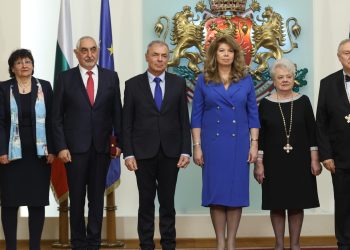 Президентът Илияна Йотова удостои дейци от областта на науката и образованието с орден „Св. св. Кирил и Методий“
