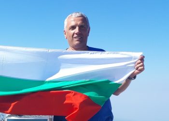 Нако Наков, директор на СУ „Христо Ботев“ в Горна Малина: Върховете не се покоряват, а се изкачват