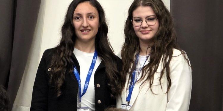 От часа по програмиране до „Онлайн лекар“ – ученички от Варна разработват здравен стартъп