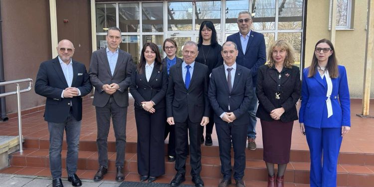 Министърът на образованието и науката проф. Сергей Игнатов обсъди с ректора на Бургаския държавен университет „Проф. д-р Асен Златаров“ проф. Сотир Сотиров развитието на научноизследователската дейност на висшето училище